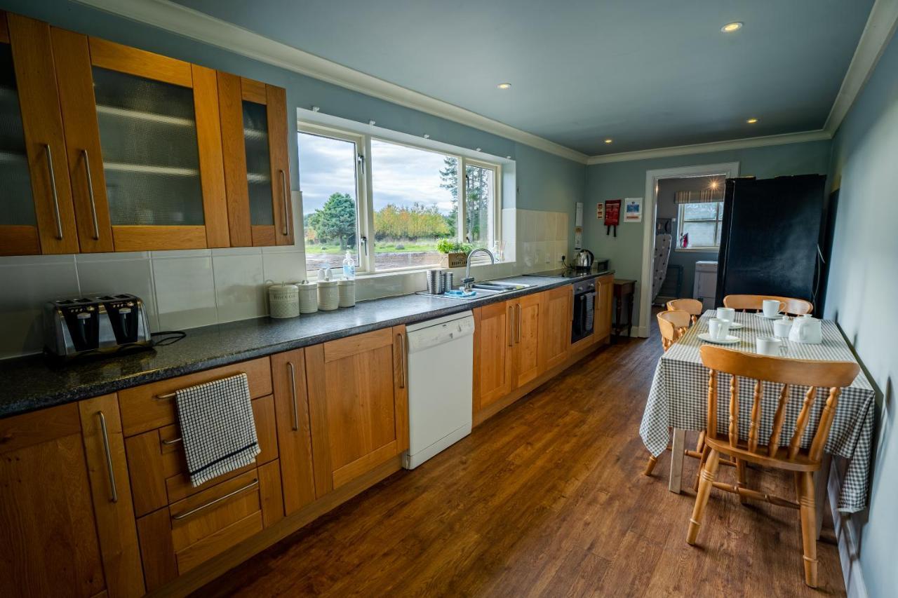The Farmhouse, 6 Bed Property, Forres Luaran gambar